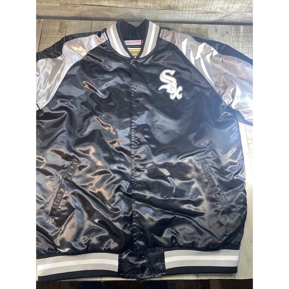 Mitchell and Ness Copperstown collection Satin Chicgo white sox jacket large